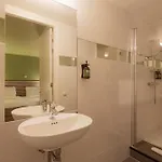 מלון Floats By H2otel