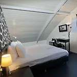 Floats By H2otel 3*