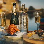 فندق Floats By H2otel