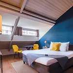 Floats By H2otel מלון