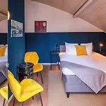 Floats By H2otel מלון 3*