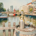 Floats By H2otel רוטרדם