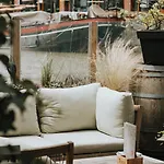 Floats By H2otel فندق روتردام