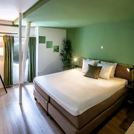 Hotel H2otel 3*