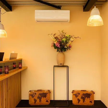 Floats By H2otel