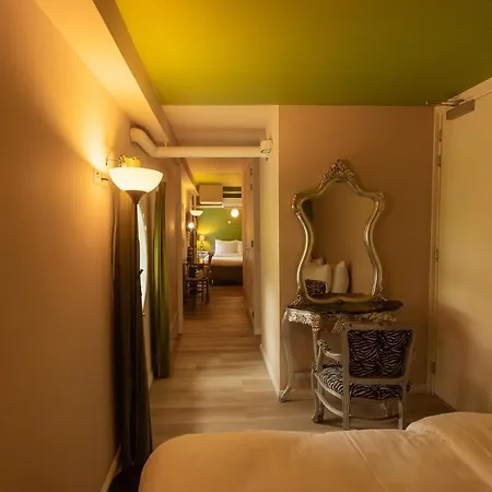 Floats By H2otel
