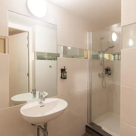 Floats By H2otel מלון