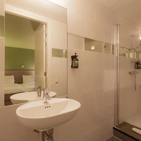 מלון Floats By H2otel