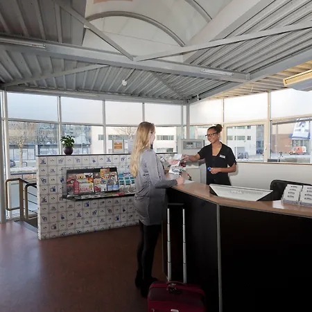 מלון Floats By H2otel