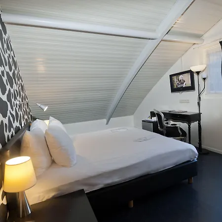 Floats By H2otel 3*