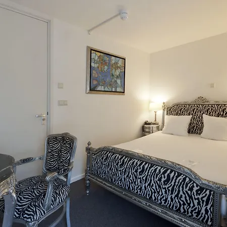 מלון Floats By H2otel 3*