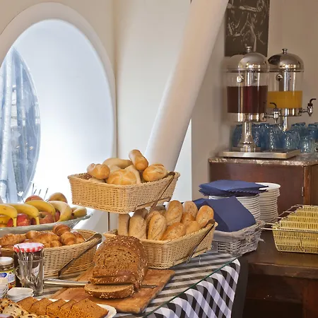 מלון Floats By H2otel 3*