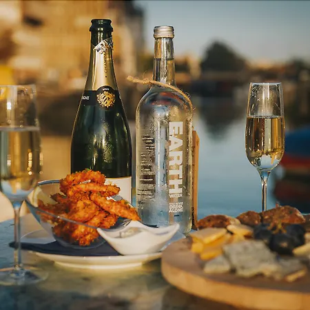 Hotel Floats By H2otel