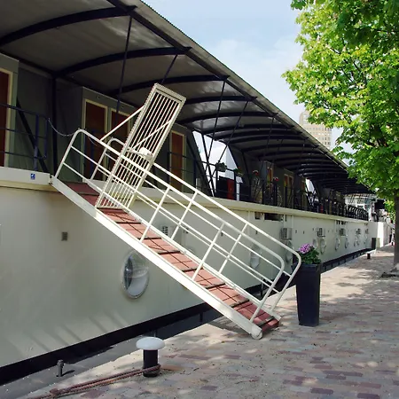 Floats By H2otel