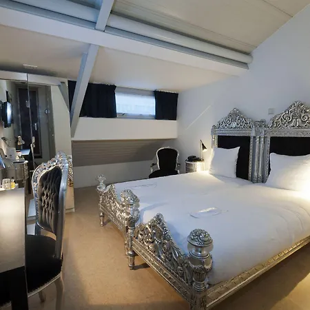 Floats By H2otel 3*
