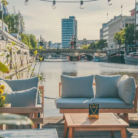 Floats By H2otel מלון