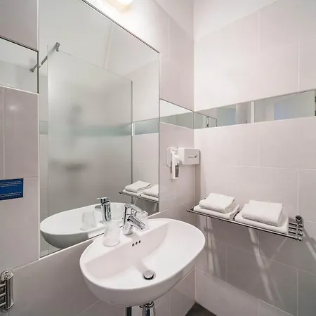 מלון Floats By H2otel