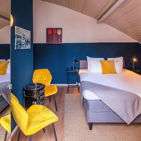 Floats By H2otel מלון 3*