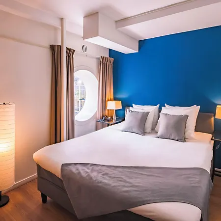 Floats By H2otel