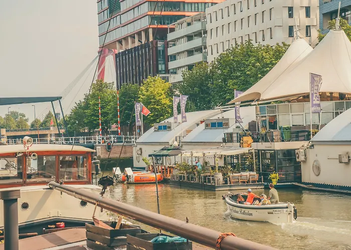 Floats By H2otel Hotel