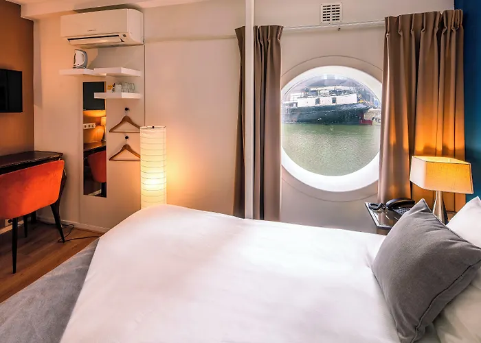 Floats By H2otel Hotell 3*