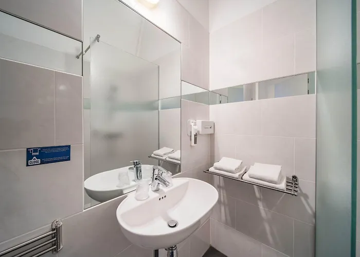 Hotell Floats By H2otel