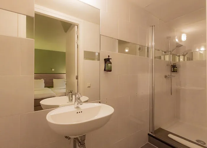 Hotell Floats By H2otel