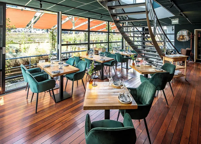 Hotell Floats By H2otel