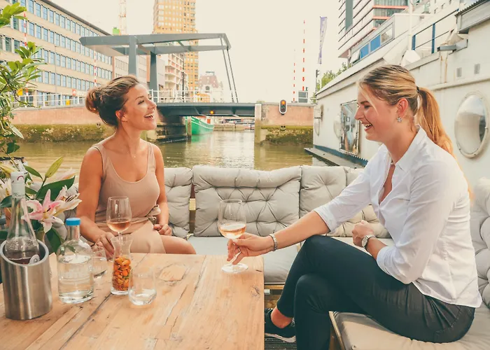 Hotell Floats By H2otel 3*